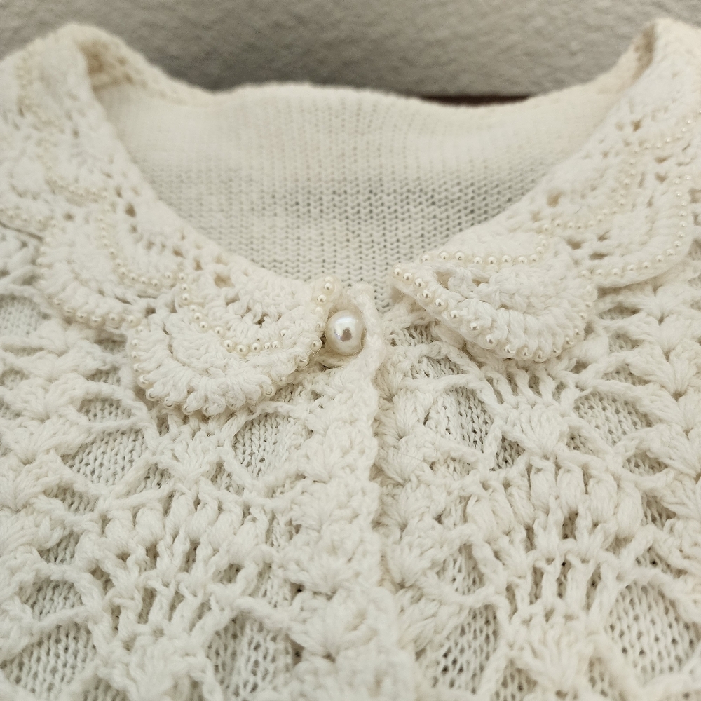 Elegant Cream Crochet Scalloped Collar Pearl Beaded Short Sleeve Cardigan - Picture 7 of 10